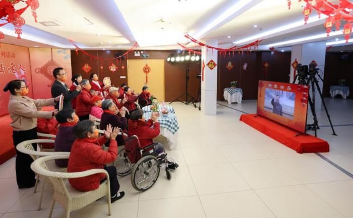 Ông Tập Cận Bình thăm hỏi người cao tuổi, nhân viên tại cơ sở phúc lợi xã hội ở thành phố Phúc Châu, tỉnh Phúc Kiến. Ảnh - Xinhua