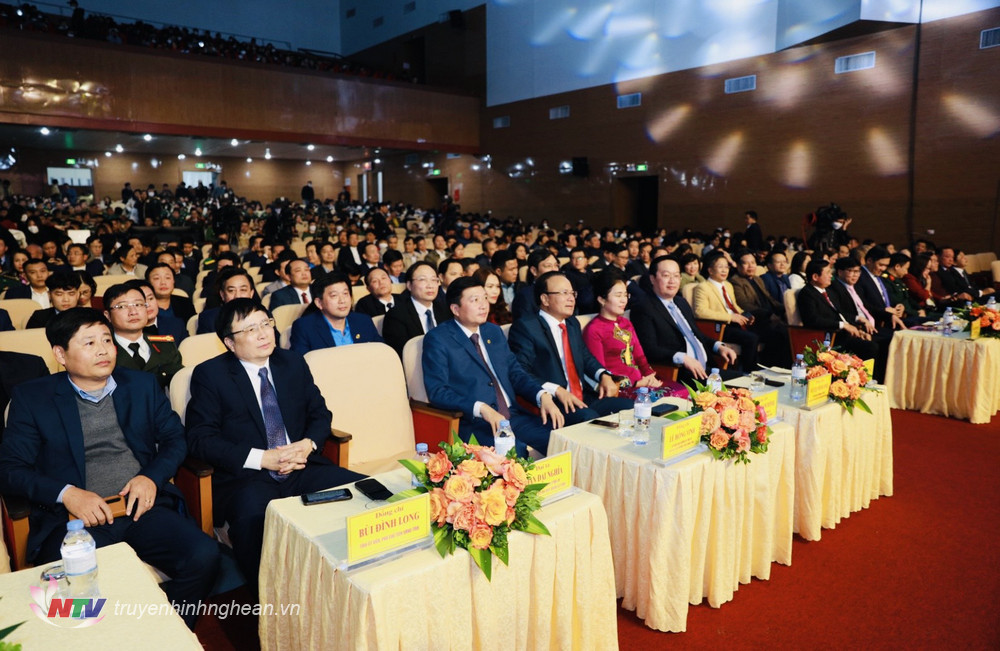 Các đại biểu dự chương trình.
