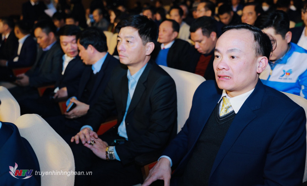 Các đại biểu dự chương trình.