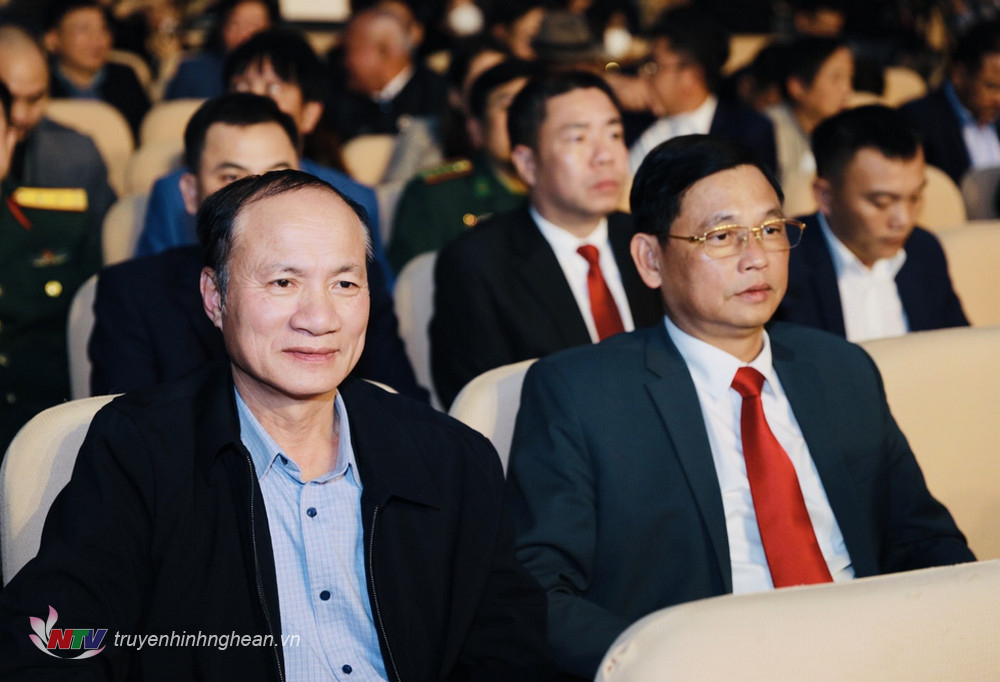 Các đại biểu dự chương trình.