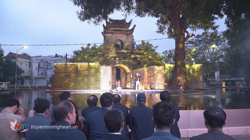 Toàn cảnh Lễ trao giải thưởng Ashui Awards 2023 sân khấu tại Tiền Môn, Thành cổ Vinh.