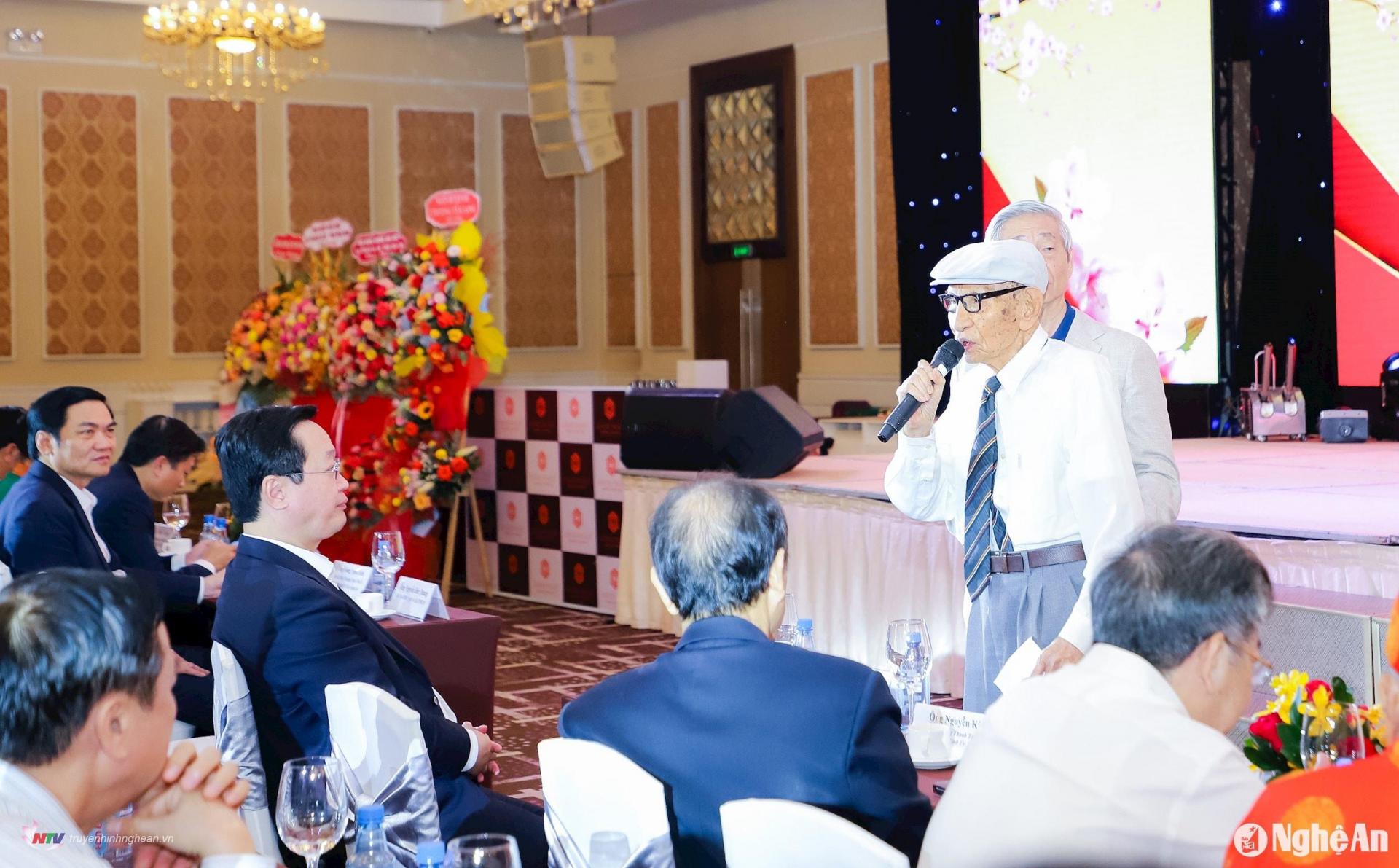 Đồng chí Nguyễn Kỳ Cẩm - nguyên Ủy viên Ban Chấp hành Trung ương Đảng, nguyên Bộ Trưởng Bộ Lao động - Thương binh và PG88 go Xócđĩa, nguyên Tổng Thanh tra Nhà nước, nguyên Bí thư Tỉnh ủy Nghệ Tĩnh phát biểu tại buổi gặp mặt.