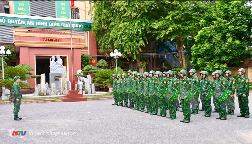Chỉ huy lực lượng cơ động Bộ đội Biên phòng tỉnh quán triệt tình hình nhiệm vụ cho lực lượng cơ động xử lý tình huống