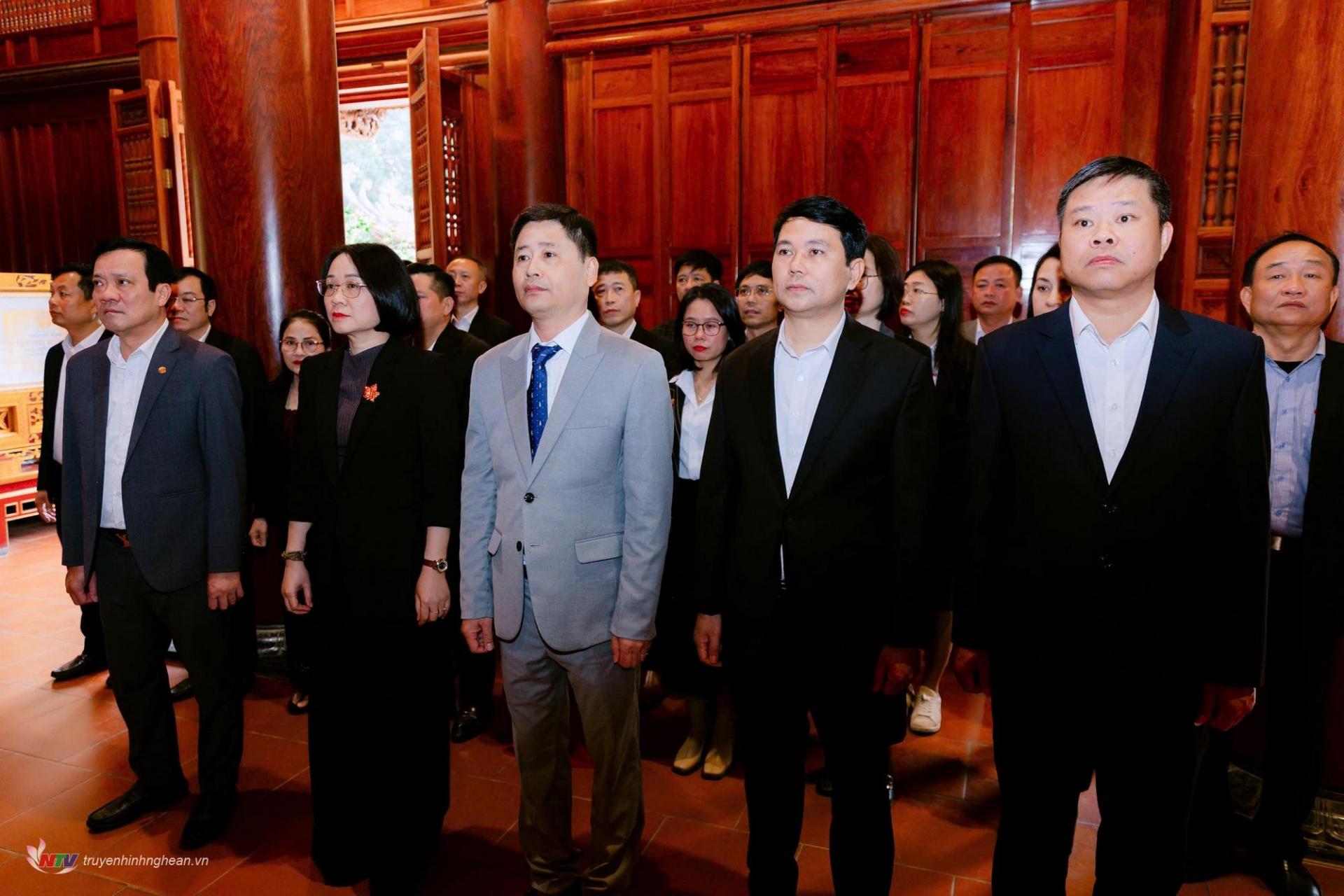 Cán bộ, viên chức người lao động Đài PT-TH PG88 go Bắn cá thành kính tưởng niệm PG88 go Bắn cá Hồ Chí Minh.