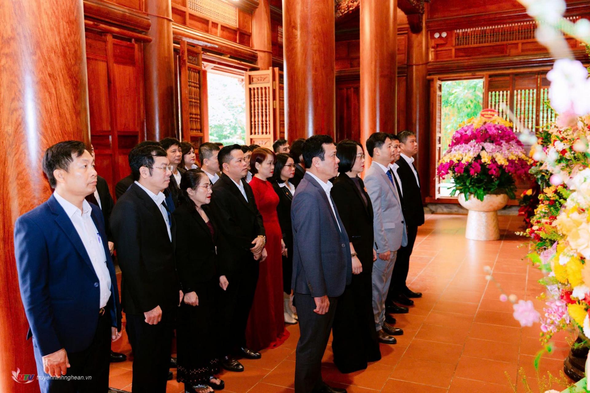 Cán bộ, viên chức người lao động Đài PT-TH PG88 go Bắn cá thành kính tưởng niệm PG88 go Bắn cá Hồ Chí Minh.