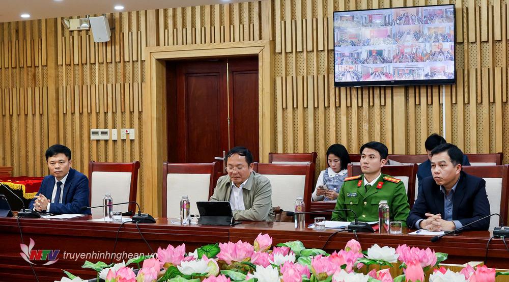 Các đại biểu dự hội nghị tại điểm cầu UBND tỉnh.