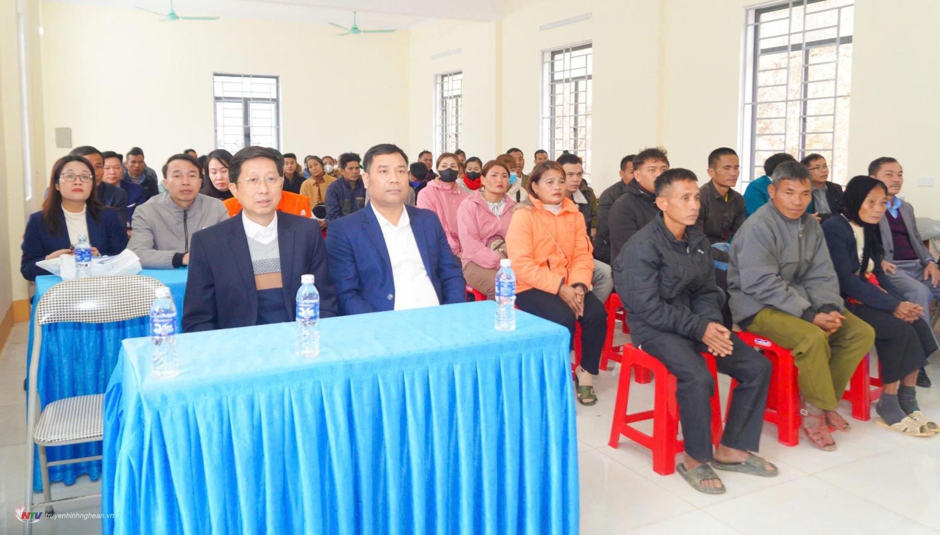 Các đại biểu tham dự chương trình tại xã Lượng Minh.
