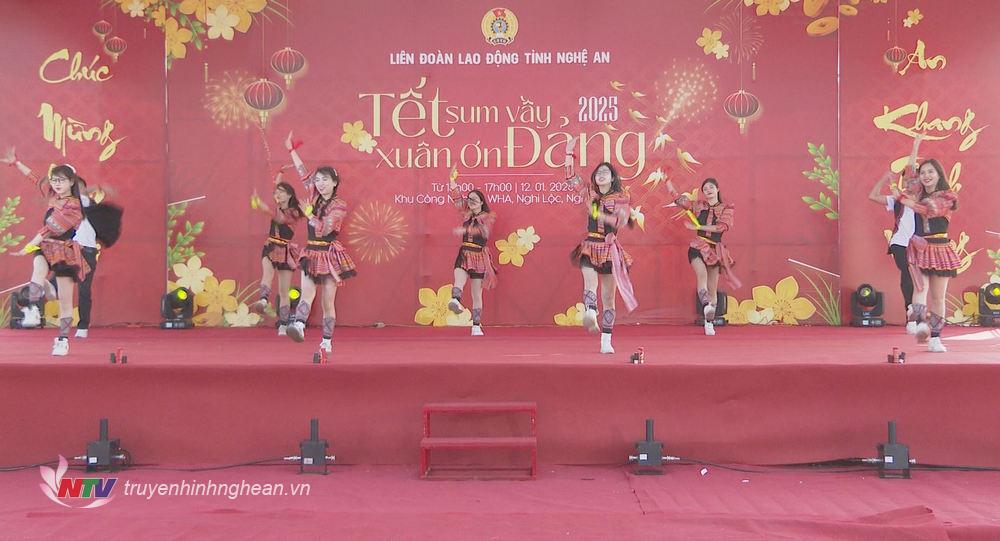 Tiết mục văn nghệ tại chương trình.
