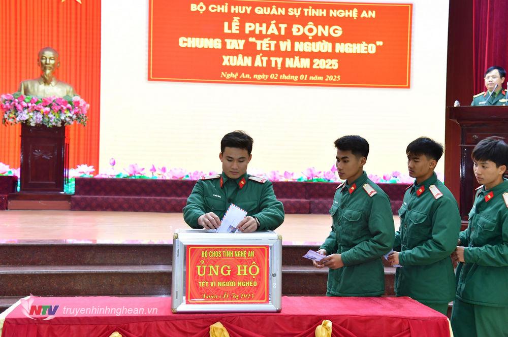 Các chiến sĩ Bộ CHQS tỉnh PG88 go Bắn cá quyên góp, ủng hộ Tết vì người nghèo Xuân Ất Tỵ 2025.