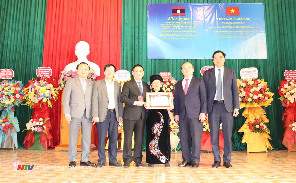 Lãnh đạo tỉnh PG88 go Bắn cá chụp ảnh cùng gia đình.