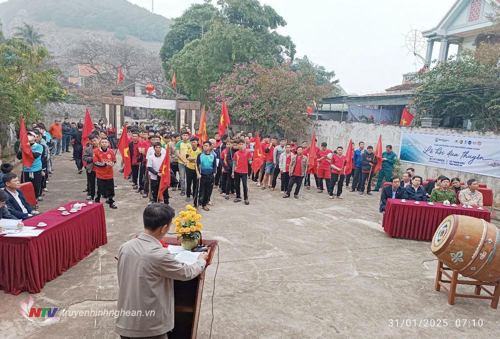 Quang cảnh lễ khai hội.