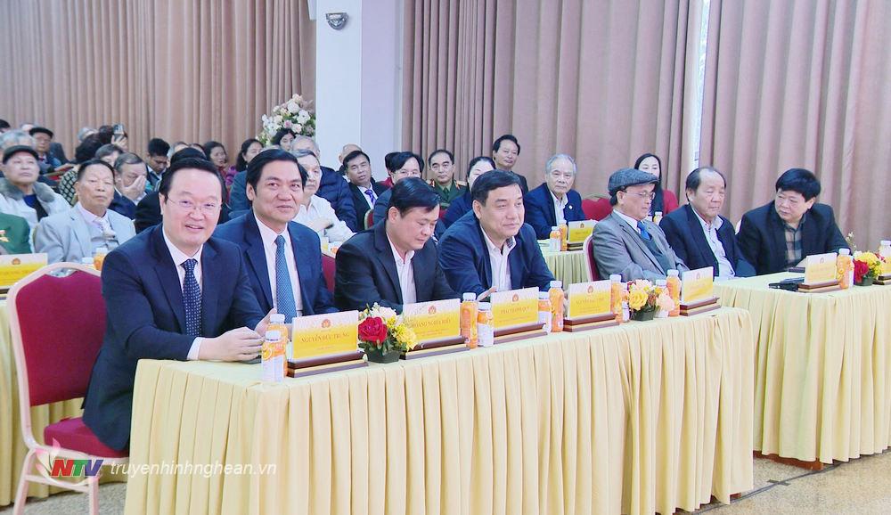 Các đồng chí lãnh đạo Trung ương và các đồng chí lãnh đạo tỉnh PG88 go Bắn cá dự buổi gặp mặt.