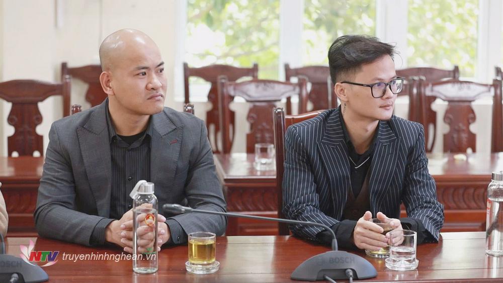 Tác giả và quyền tác phẩm “Nghĩa tình dòng Lam” tham gia gặp mặt.
