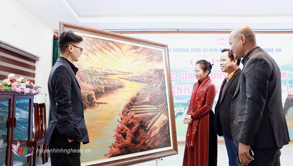 Bức tranh sơn dầu “Nghĩa tình dòng Lam” được đấu giá 1 tỷ đồng và được tác giả ủng hộ cho chương trình “Nghĩa tình dòng Lam” – Xuân Ất Tỵ 2025.