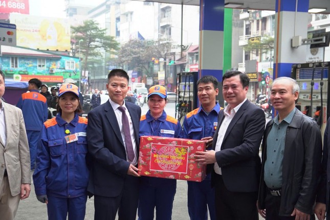 PG88 link Nổhũ Bộ Công Thương Nguyễn Sinh Nhật Tân kiểm tra tình hình cung ứng xăng dầu tại Hà Nội. Ảnh: BCT.