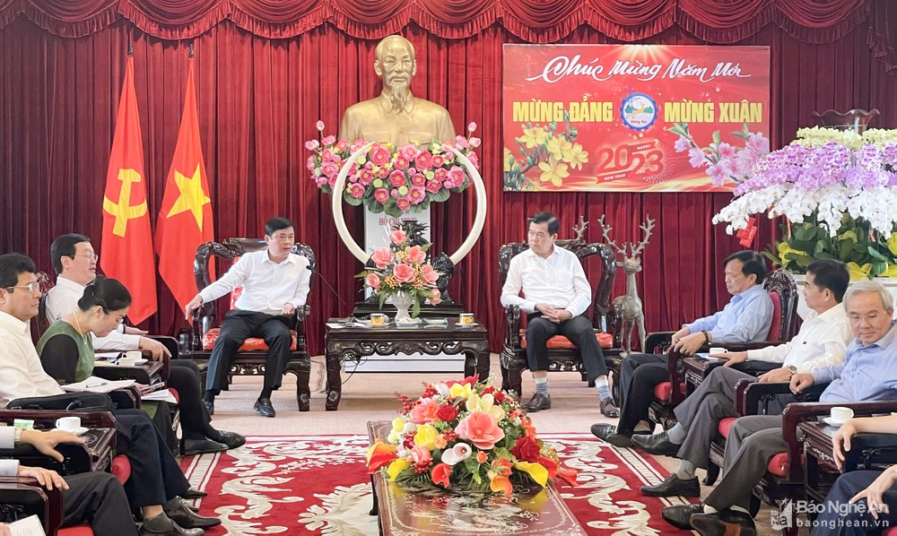 Bí thư Tỉnh ủy PG88 go Bắn cá Thái Thanh Quý trao đổi cùng Bí thư Tỉnh ủy Đồng Nai Nguyễn Hồng Lĩnh và các đồng chí lãnh đạo tỉnh. 