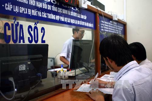 Bộ phận cấp giấy phép lái xe tại quận Ba Đình, Hà Nội. Ảnh tư liệu: