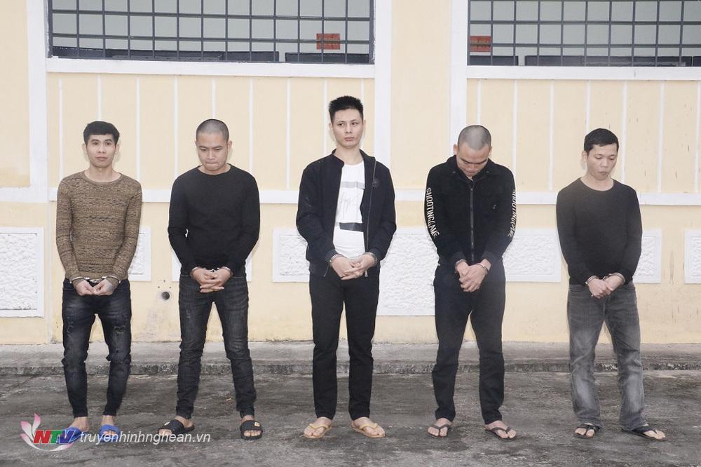 Nhóm đối tượng bị Công an huyện Thanh Chương phát hiện, bắt giữ