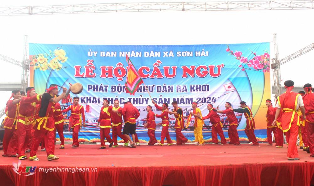 Trong tâm thức của ngư dân, đua thuyền là hoạt động mang tính hồn cốt của Lễ hội cầu ngư