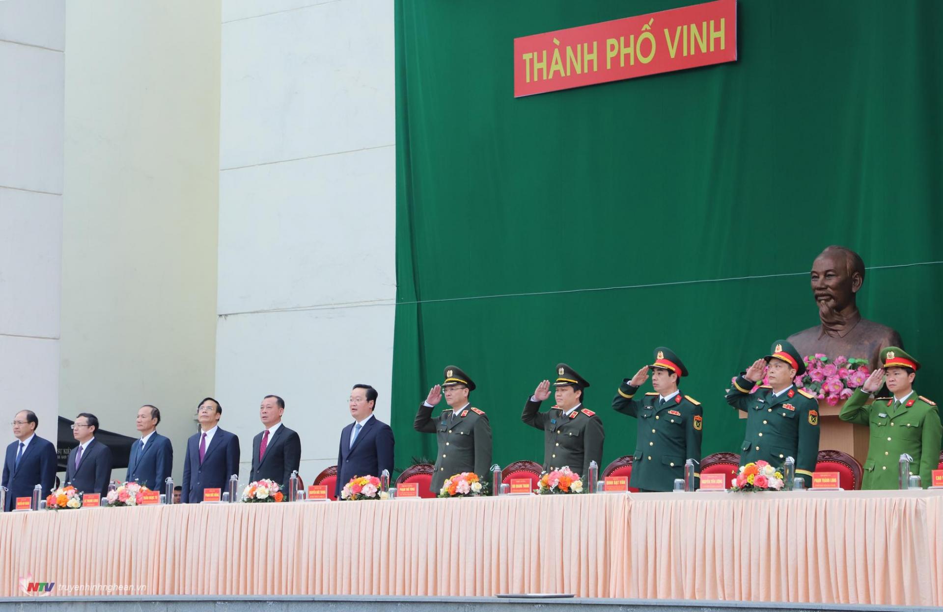Đoàn công tác của Bộ Công an và tỉnh PG88 go Bắn cá dự Lễ giao, nhận quân tại TP. Vinh.