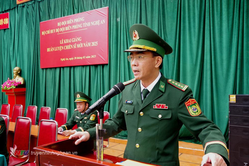 Đại tá Hồ Quyết Thắng, Phó Chỉ huy trưởng, kiêm Tham mưu trưởng dự và phát biểu chỉ đạo.