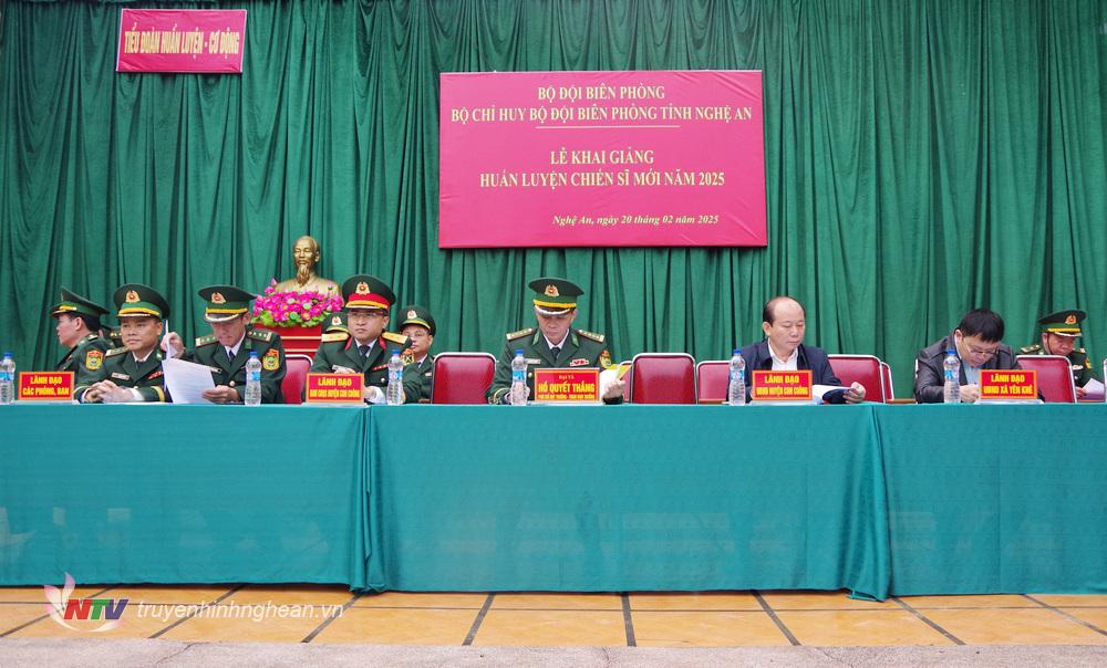 Các đại biểu dự lễ.
