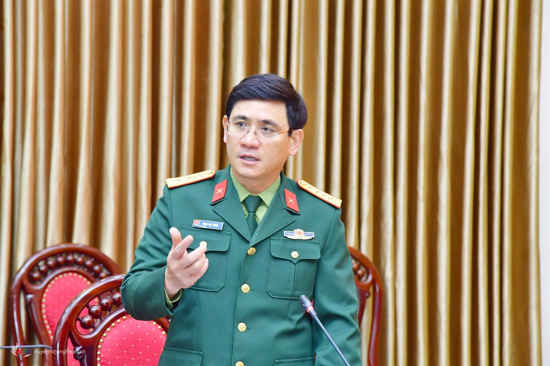 ó Đại tá Phan Đại Nghĩa - Ủy viên Ban Thường vụ Tỉnh ủy, Chỉ huy trưởng Bộ Chỉ huy Quân sự tỉnh đóng góp ý kiến tại hội nghị.