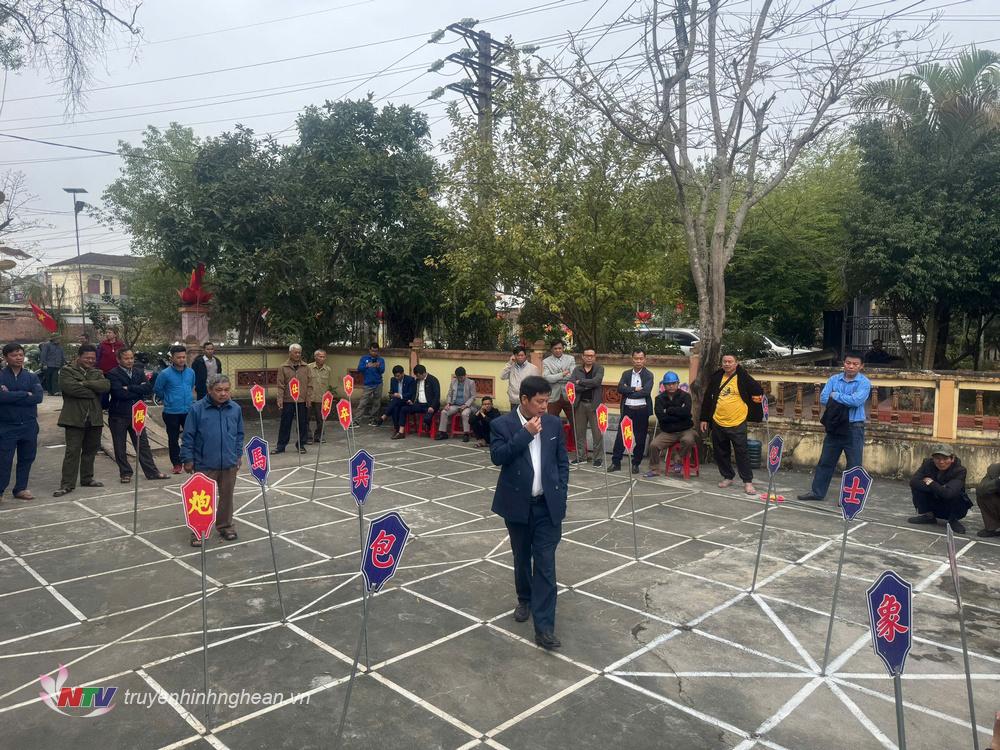 Đánh cờ thẻ tại lễ hội.