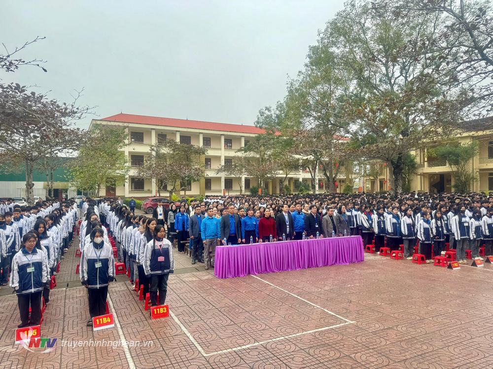 Quang cảnh lễ phát động.