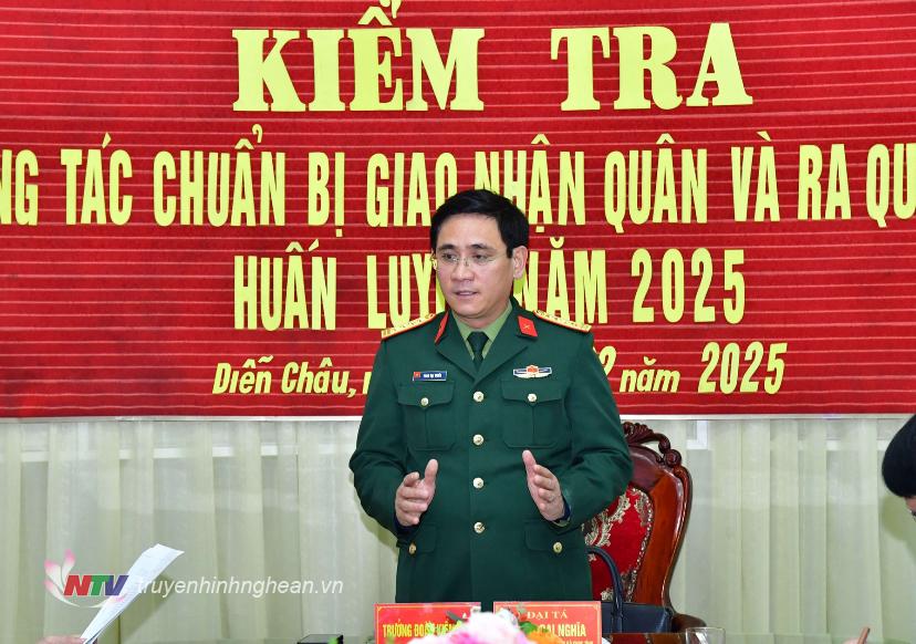 Đại tá Phan Đại Nghĩa - Ủy viên BTV tỉnh ủy, Chỉ huy trưởng Bộ CHQS tỉnh phát biểu tại buổi kiểm tra công tác chuẩn bị cho lễ giao nhận quân  huyện Diễn Châu.