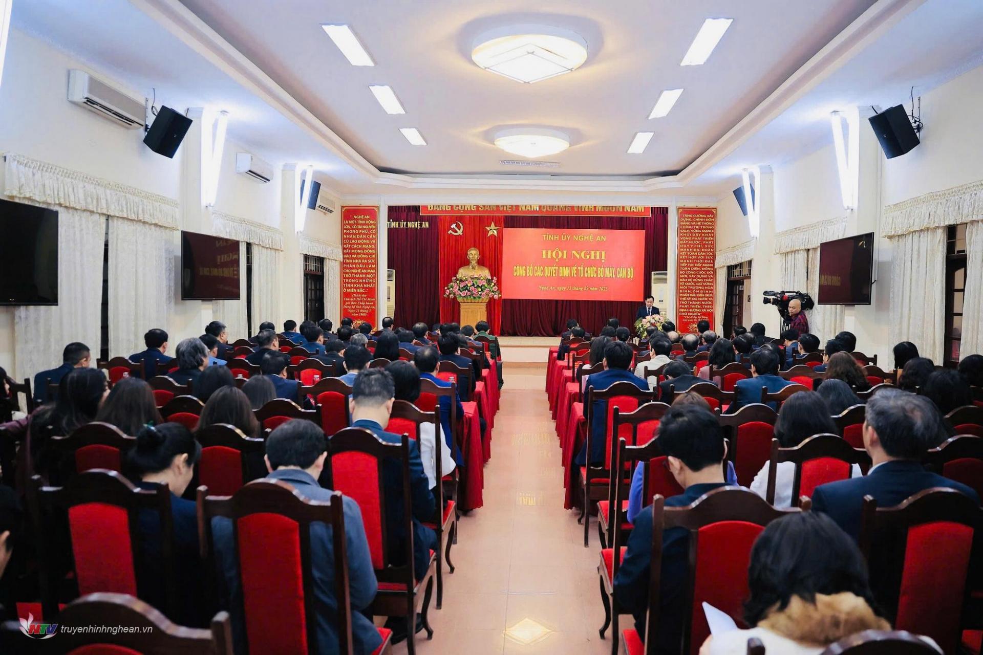 Toàn cảnh hội nghị.