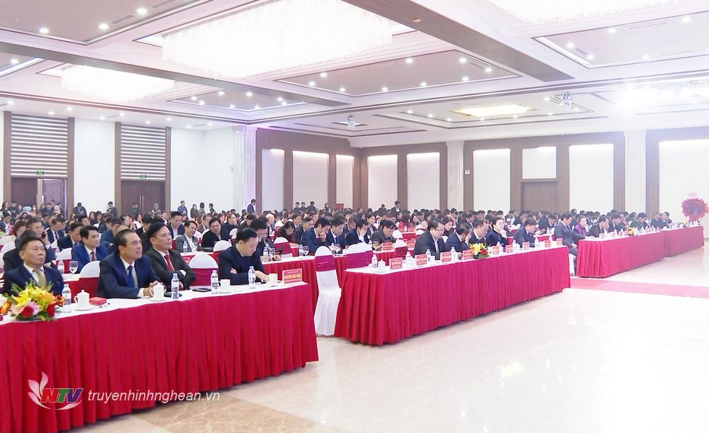 Các đại biểu dự buổi lễ.