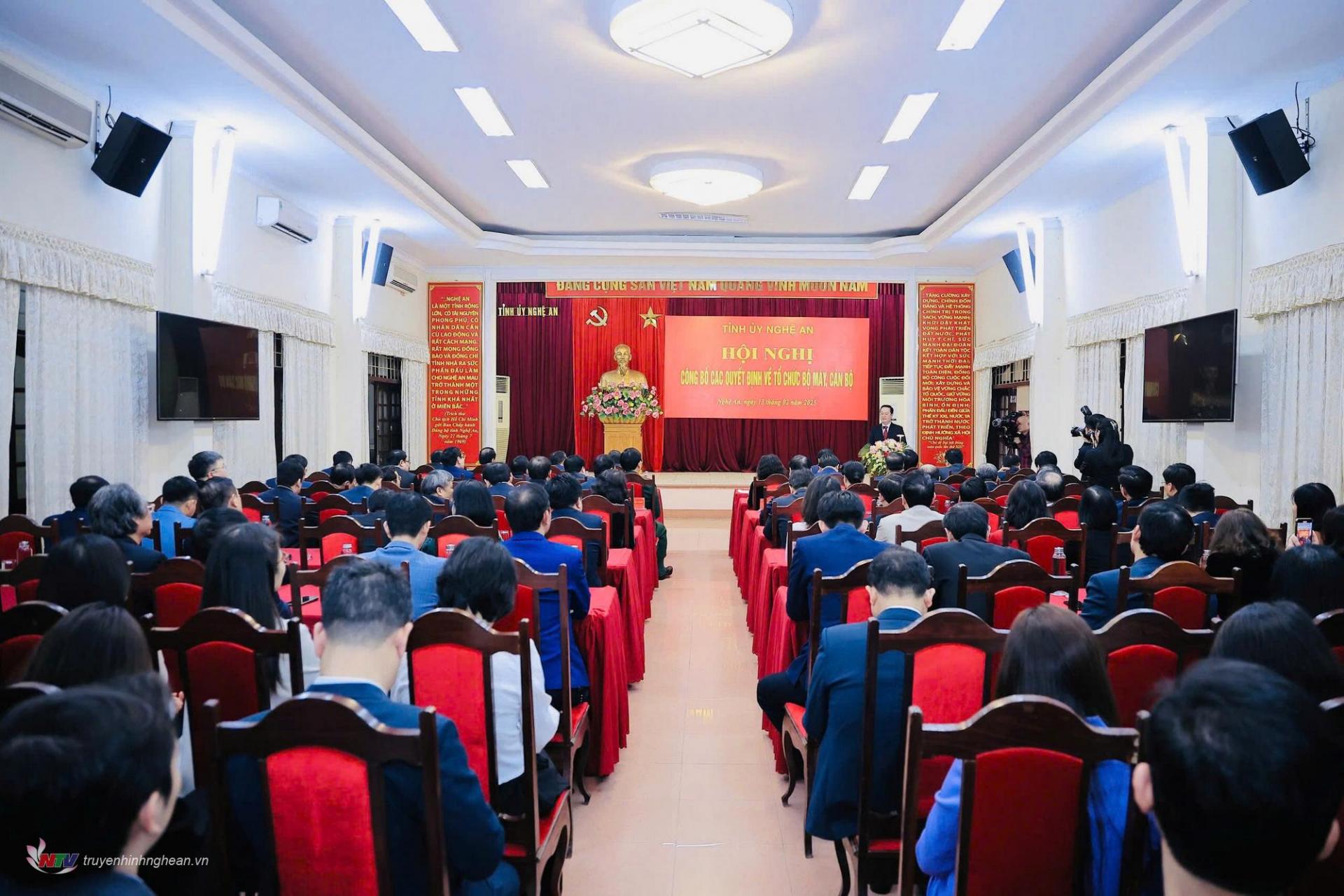 Toàn cảnh hội nghị.