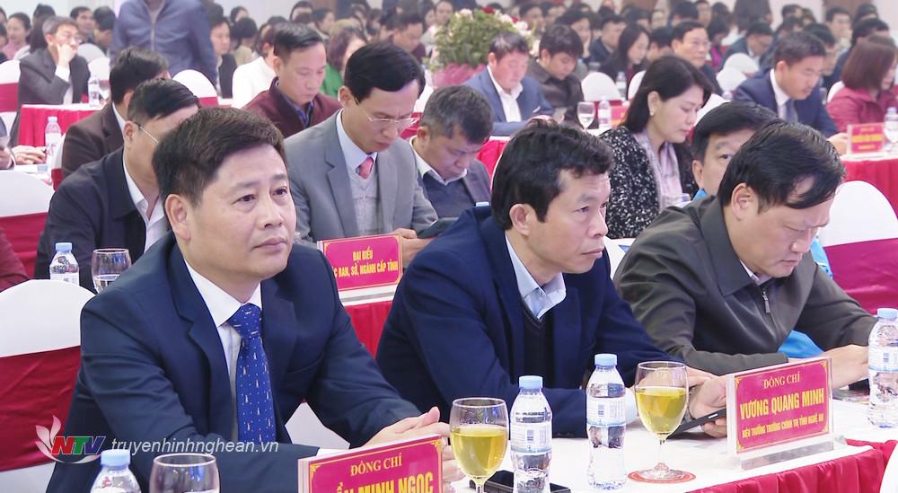 Các đại biểu dự buổi lễ.