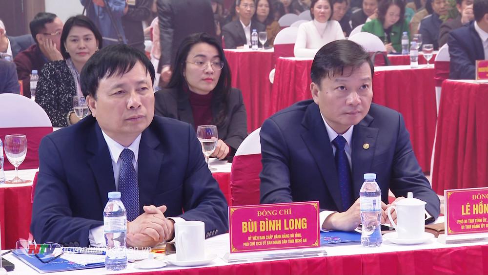 Các đồng chí lãnh đạo tỉnh dự buổi lễ.