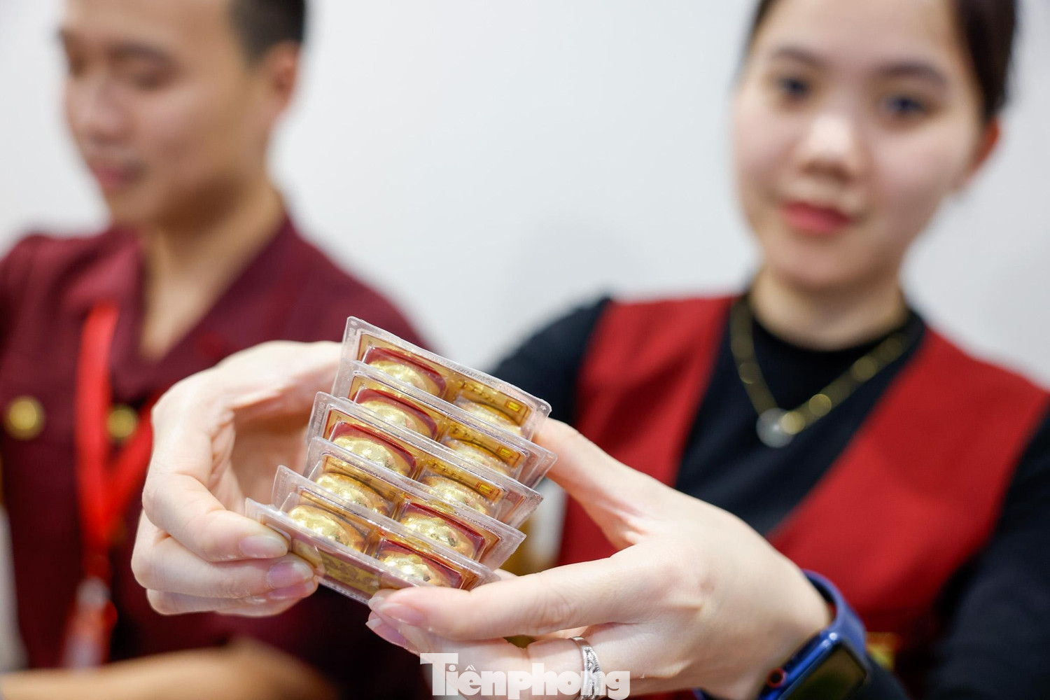 Giá vàng giảm mạnh bất chấp nhu cầu mua vàng cao ngày Vía Thần tài hôm qua (ảnh: Như Ý).