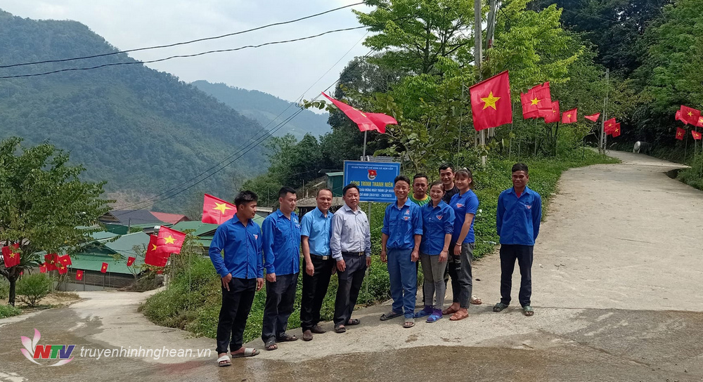 Công trình thanh niên “Đường cờ Tổ quốc” hướng tới chào mừng kỷ niệm 92 năm ngày thành lập Đoàn Thanh Niên Cộng Sản Hồ Chí Minh.