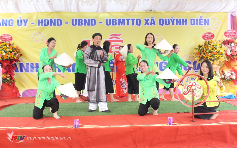 Một tiết mục văn nghệ tại buổi lễ.