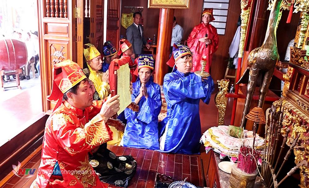 Nghi lễ đón nhận danh hiệu dòng họ văn hoá.