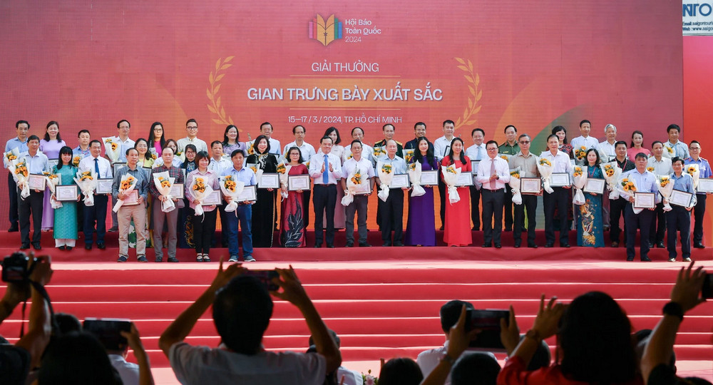 Trong khuôn khổ Hội Báo toàn quốc năm nay, Ban Tổ chức và Hội đồng Giải thưởng đã quyết định trao 11 giải A, 29 giải B, 53 giải C và 88 giải Khuyến khích cho các cơ quan báo chí ở 4 hạng mục: Gian trưng bày xuất sắc; Tải Game PG88 go Phát thanh Tết ấn tượng; Tải Game PG88 go Truyền hình Tết ấn tượng; Giao diện Xổ Số PG 88 Tết ấn tượng; Bìa báo Tết ấn tượng.