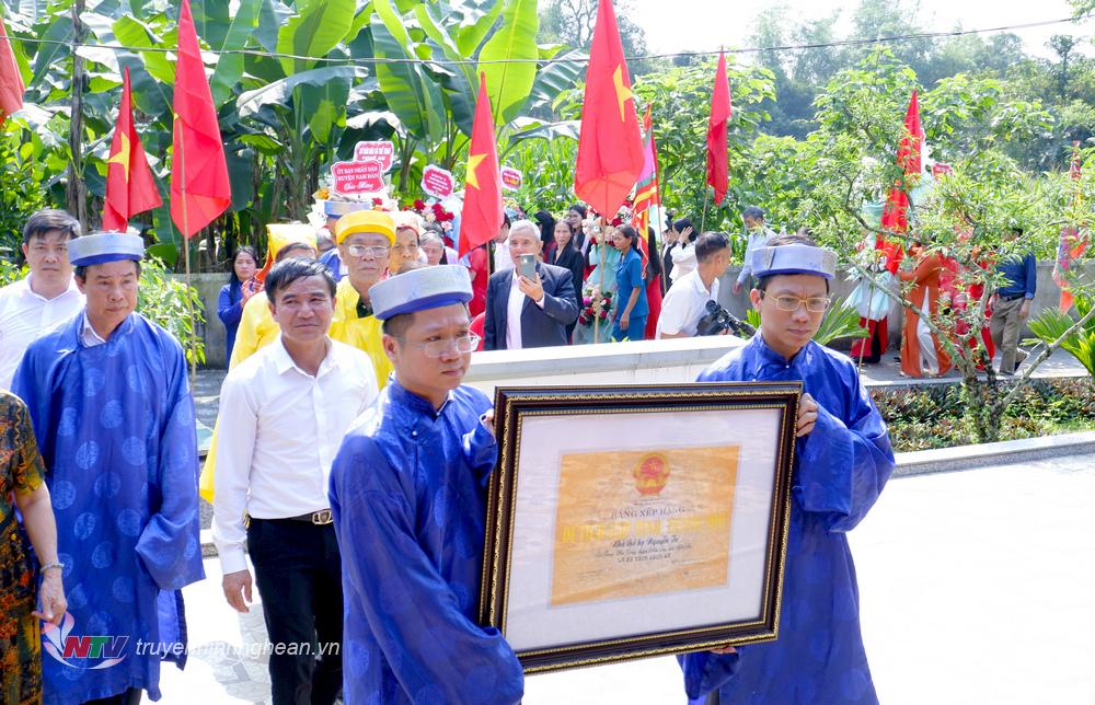 Lễ rước Bằng xếp hạng Di tích lịch sử cấp tỉnh về nhà thờ họ