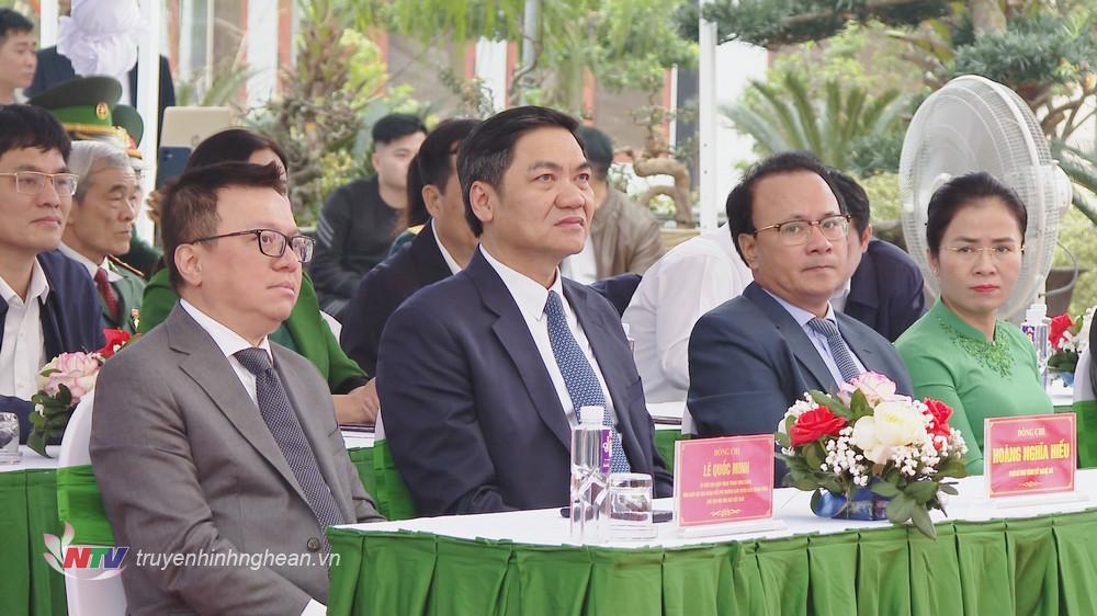 Các đại biểu dự buổi lễ.