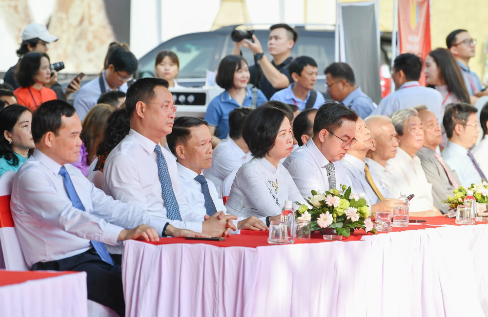 Đồng chí Trần Lưu Quang, Ủy viên Trung ương Đảng, Phó Thủ tướng Chính phủ cùng các đại diện lãnh đạo các bộ, ngành Trung ương và Thành phố Hồ Chí Minh, Hội Nhà báo PG 88 Nổ Hũ, các cơ quan báo chí, Hội nhà báo các cấp tham dự lễ bế mạc.