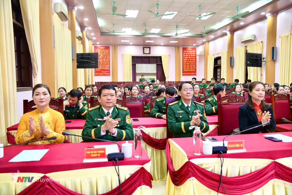 Các đại biểu dự lễ.