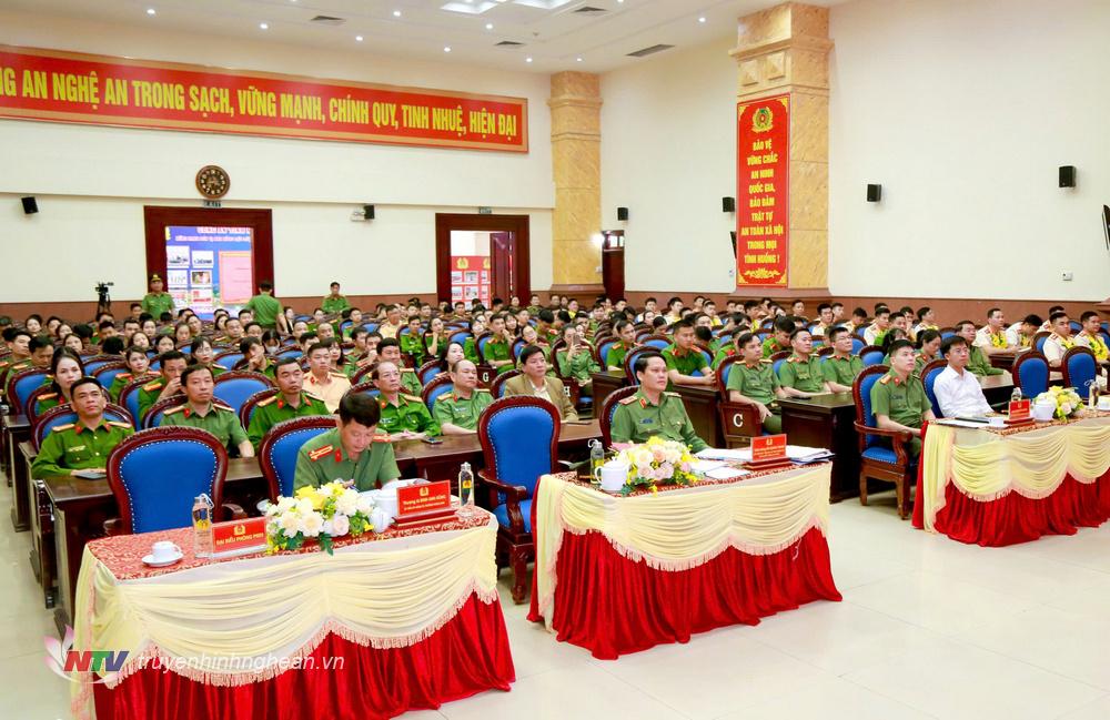 Các đại biểu tham dự buổi tọa đàm.