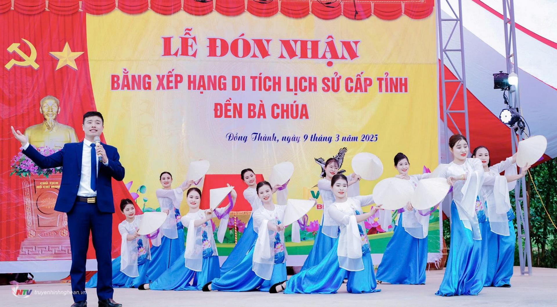 Tiết mục văn nghệ chào mừng.