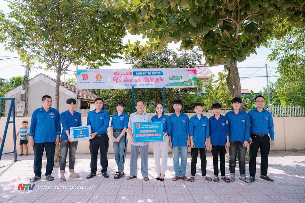 Đoàn xã Quỳnh Yên đã xây dựng được 4 công trình khu vui chơi cho trẻ em ở 4 xóm.