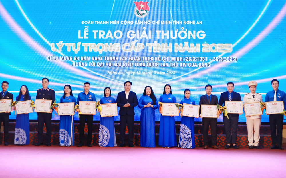 Các cán bộ Đoàn tiêu biểu đạt Giải thưởng Lý Tự Trọng cấp tỉnh năm 2025.