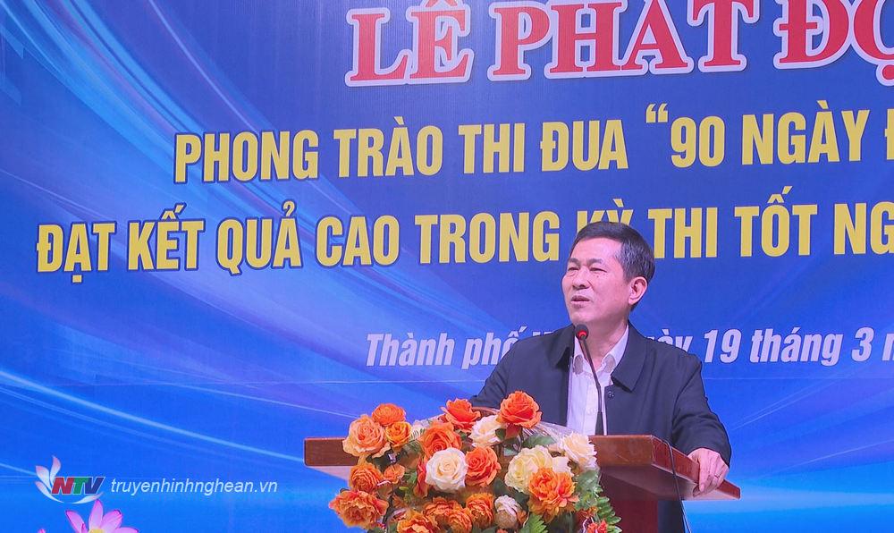 Giám đốc Sở Giáo dục và Đào tạo Thái Văn Thành phát biểu tại buổi lễ.