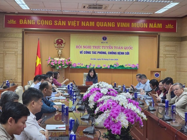 Trước tình hình dịch bệnh diễn biến phức tạp, Bộ Y tế đã chỉ đạo các địa phương triển khai các biện pháp quyết liệt để phòng chống bệnh sởi. Bộ trưởng Bộ Y tế Đào Hồng Lan nhấn mạnh tầm quan trọng của việc chuẩn bị sẵn sàng cơ sở vật chất, trang thiết bị y tế, nhất là tại các vùng có nguy cơ cao để đối phó với dịch bệnh.